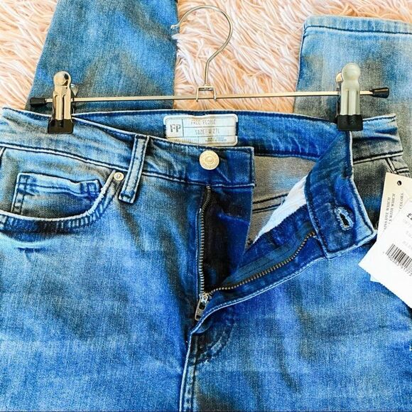 Free People High Rise Busted Skinny Jeans in Blue 27 Long NWT - Picture 6 of 9